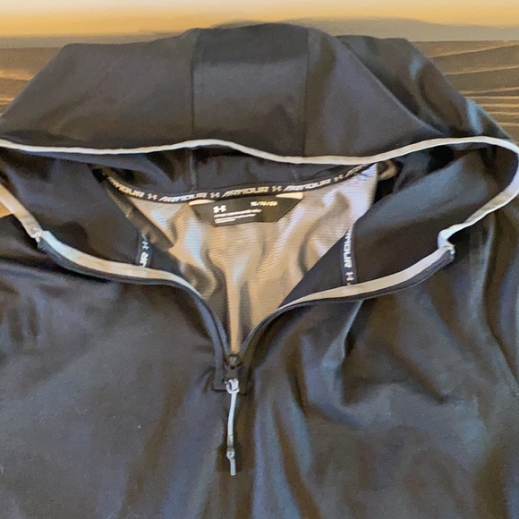 Under Armour lightweight 1/4 zip - Picture 3 of 7